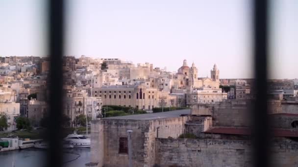 Camera Moves Metal Fence Showing Part Malta Famous Three Cities — Stockvideo