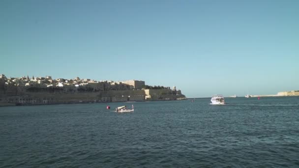 Gondola Boat Sailing Port Valletta Capital Malta — Stockvideo