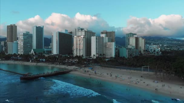 Авіаційні Дрони Гонолулу Гаваї Чудова Нерухомість Будівлі Місті Пальмові Дерева — стокове відео