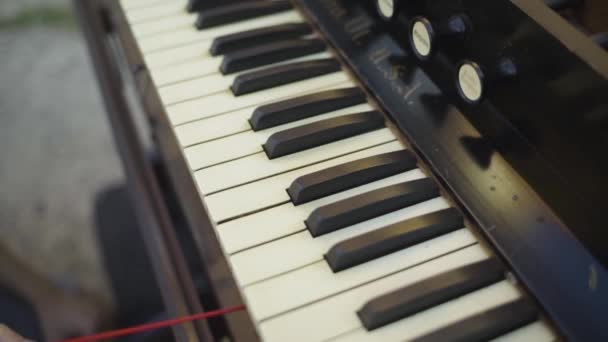 Cleaning Keys Dusty Vintage Organ Canned Air — Stockvideo