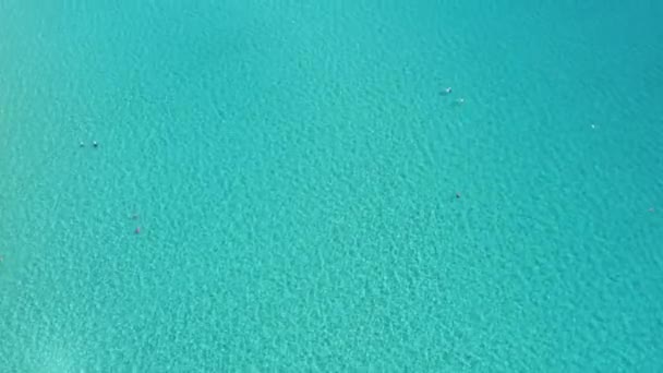 People Relaxing Crystal Clear Turquoise Blue Water Mediterranean — Vídeo de Stock