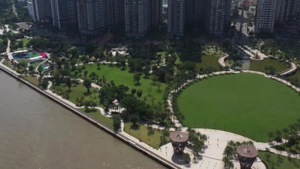 Aerial Wide View Beautifully Landscaped Park Clear Sunny Day Colorful — Vídeo de Stock