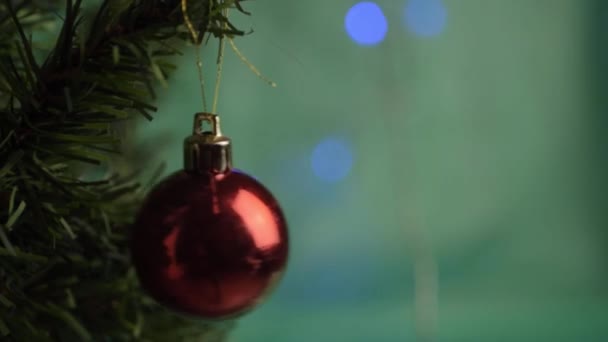 Christmas Red Baubles Flashing Lights Bokeh Green Background — Stock Video