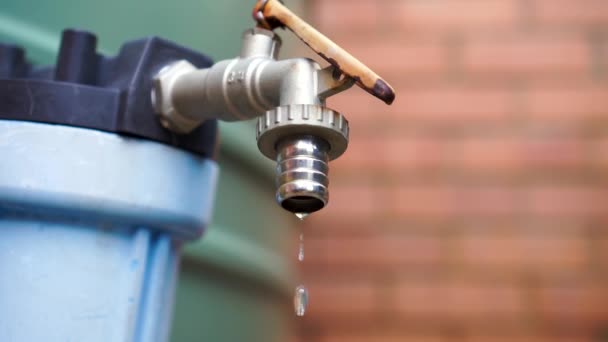 Slow Dripping Water Spigot Outdoor Rain Water Tank Close — Vídeos de Stock