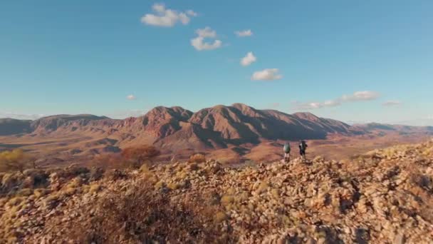 Aerial Drone Shot Hikers Viewing Distant Mountain Range Central Australia — Stockvideo