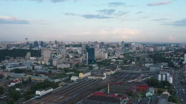 Aerial View Skyline Kyiv Ukraine Railroad Tracks Busy Streets View — ストック動画