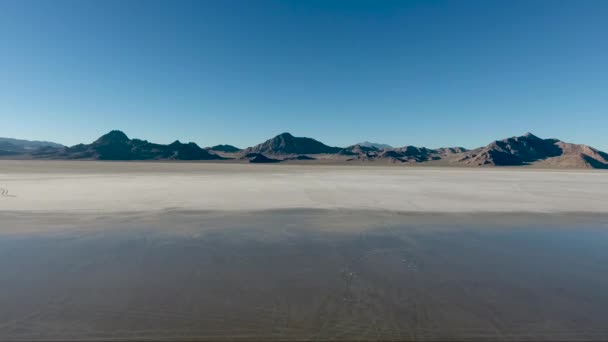 Aerial Drone Shot Reveals Smooth Water Covering Bonneville Salt Flats — 图库视频影像