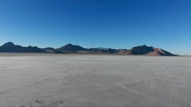 Volare Sulle Saline Bonneville Nello Utah Nordoccidentale Rivela Tracce Sale — Video Stock