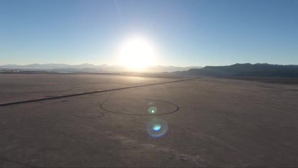 Volando Sul Bonneville Salt Flats Nello Utah Con Drone Tramonto — Video Stock