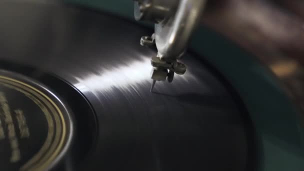 Old Record Player Needle Spinning Vinyl Record Close Shot — 图库视频影像