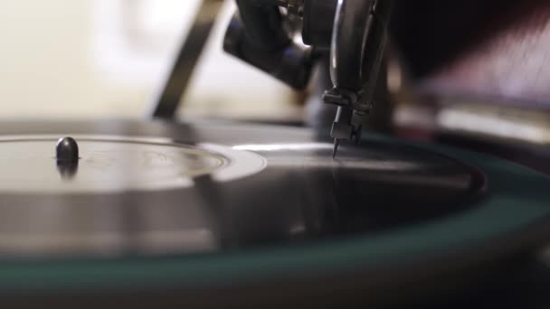 Fast Spinning Vinyl Record Needle Shot — Stok video