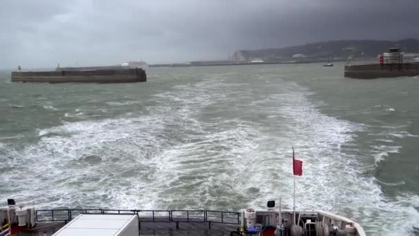 View Dfds Ferry Leaving Dover Very Wind Weather — стоковое видео