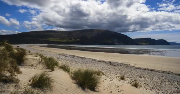 Літній Сонячний День Піщаному Пляжі Дикого Атлантичного Шляху Ірландії — стокове відео