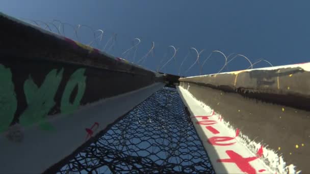 Low Angle Border Barrier Tijuana — Vídeo de stock