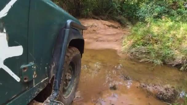 Right Tire View 4X4 Vehicle Offroad Pass Muddy Water — Stockvideo
