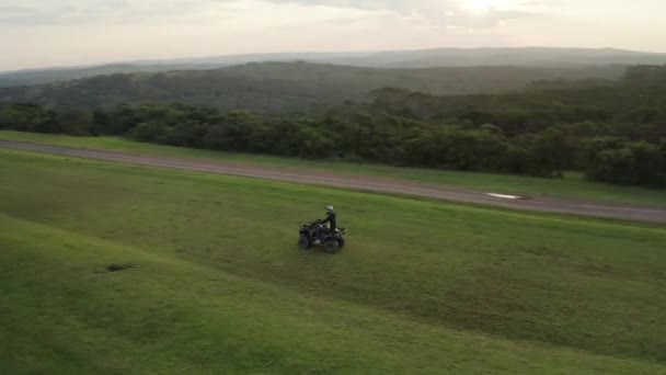 Aerial Moving Left Man Driving Quad Bike Atv Sunset Golden — Vídeos de Stock