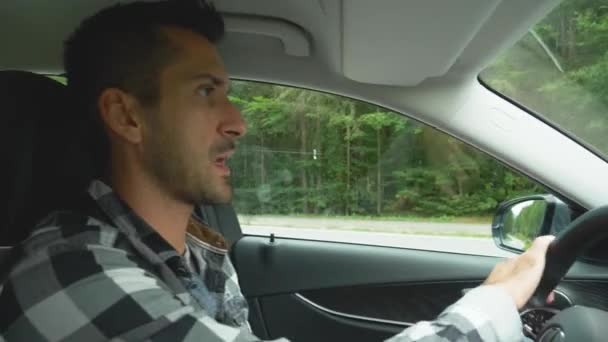 Man Black White Shirt Driving Road Junction Looks Back — Vídeos de Stock