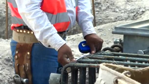 Close Hands Worker Measuring Steel Piece — Vídeos de Stock