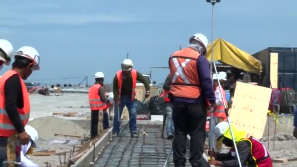 Zoom Out While Lot Workers Busy Middle Big Construction — Video