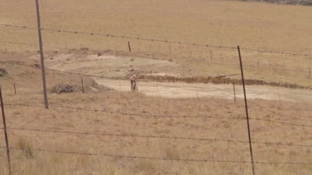 Mountain Biker Busy Grueling Climb — Vídeo de Stock