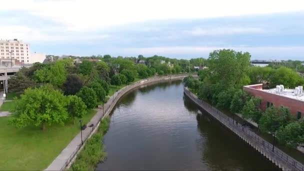 Drone Flies Flint River Downtown Flint Michigan Dusk Summer — Stock Video