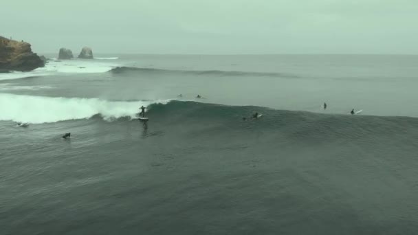 Aerial Shot Surfer Riding Wave Falling Cold Day Pichilemu Chile — Stock video