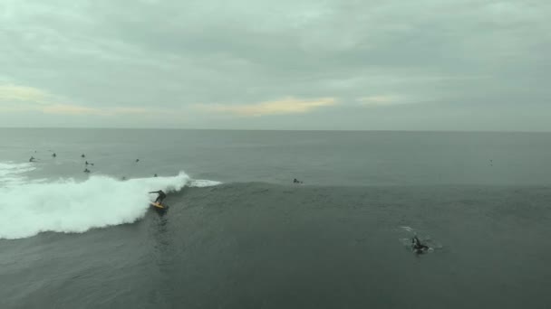 Aerial Shot Pro Surfer Riding Big Wave Yellow Board Cloudy — 图库视频影像