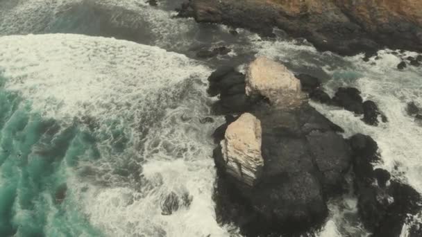 Aerial Reveal Rocky Formations Waves Cloudy Day Pichilemu Chile — Wideo stockowe