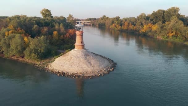 Aerial Drone Orbiting Old Stone Lighthouse Danube River Sunny Autumn — 图库视频影像