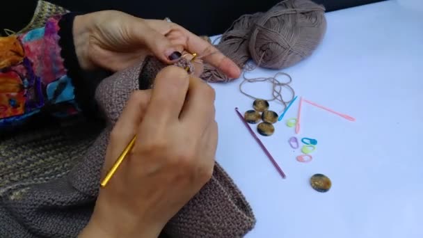 Close Shot Professional Woman Hands Crocheting Woolen Sweater High Speed — Stock video