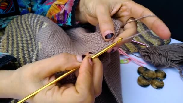 Close Shot Professional Woman Hands Crocheting Woolen Sweater Slow Movement — Stock Video