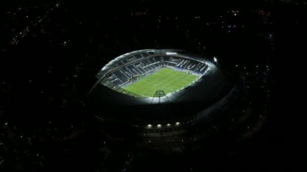 Una Vista Aérea Del Estadio Kcom Hull Durante Partido Nocturno — Vídeos de Stock