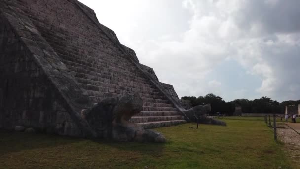 Cinematic Closeup Castillo Main Pyramid Chichen Itza Mexico — Vídeo de Stock