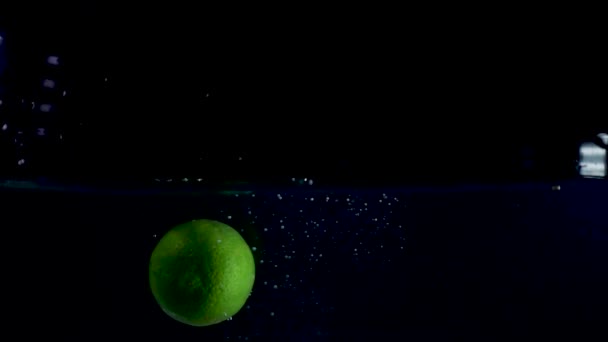 Super Slow Motion Shot Reverse Whole Lime Falling Water Coming — Stockvideo