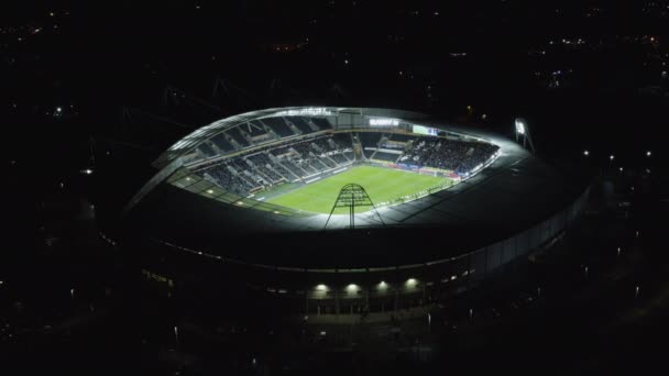 Een Luchtfoto Van Het Kcom Stadion Hull Tijdens Een Nachtwedstrijd — Stockvideo