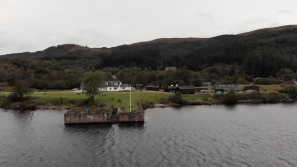Horses Graze Scotland Flag Waving Pier Loch Ness Aerial — Stockvideo
