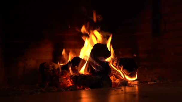 Perspective Shot Fire Fireplace Embers Cooking Heating Home Winter — Stockvideo