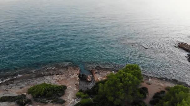 Beautiful View Cliff Ends Calm Sea Mediterranean Wind Draws Silhouettes — 비디오