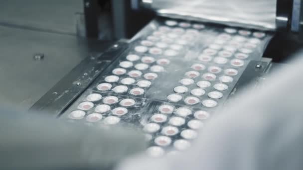 Process Packaging Medicine Pills Restart Malfunction Automatized Machinery — Stock video