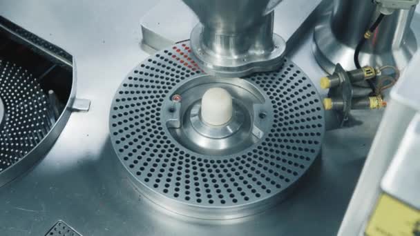 Timbro Capsula Rotante Riempimento Con Farmaco Produzione Diverse Pillole Compressa — Video Stock