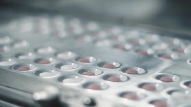 Packaging Medicinal Tablets Pills Being Moved Conveyor Belt Being Viewed — Vídeos de Stock