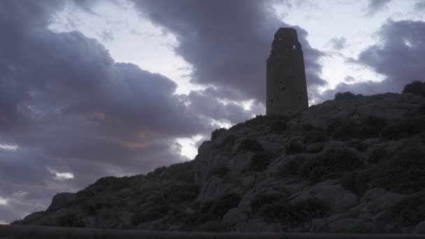 Belas Vistas Uma Torre Cem Anos Topo Uma Montanha Céu — Vídeo de Stock