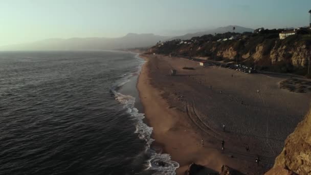 Ariel Shot Beach Point Dume Cliff Malibu California Waves Roll — Stock video