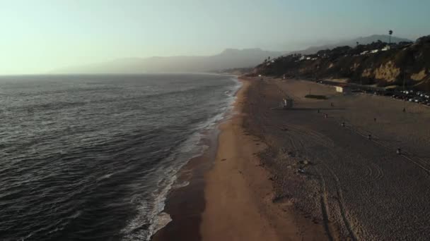 Aerial Shot Looking Out Beach Waves Roll Beach Point Dume — Vídeos de Stock