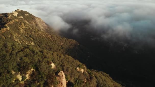 Aerial Shot Topanga Canyon Malibu California Moving Dense Hillside Clouds — Stockvideo