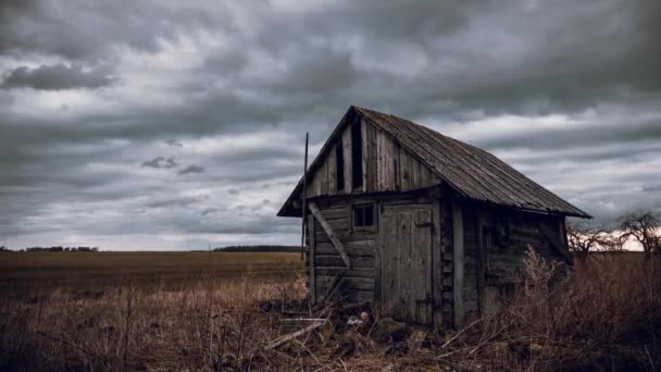 Old Abandoned Wooden Barn Fields Cloudy Sky Movement Time Lapse — Video Stock