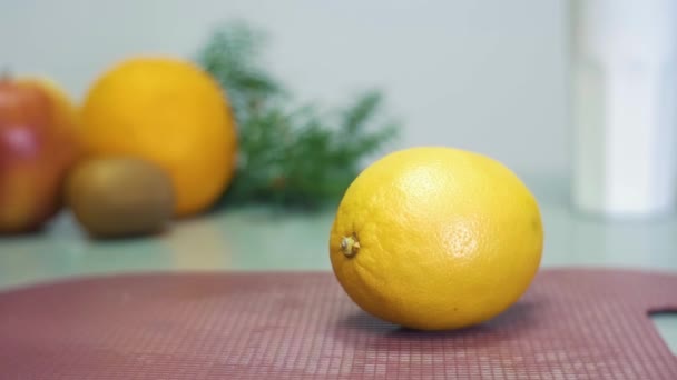 Man Hand Takes Away Yellow Lemon Cutting Desk Gray Table — Wideo stockowe