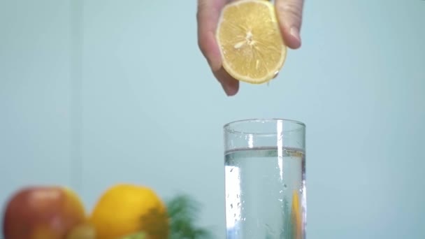 Squeezing Lemon Juice Lemon Juice Squeezed Glass Slow Motion Half — Stockvideo