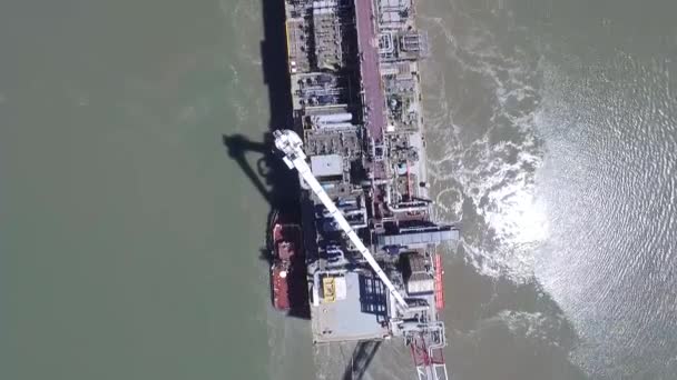 Aerial View Cargo Ship Arriving Port Help Tugs — Video Stock