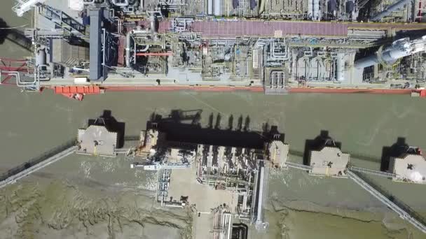 Aerial View Cargo Ship Arriving Port Help Tugs — Stock videók